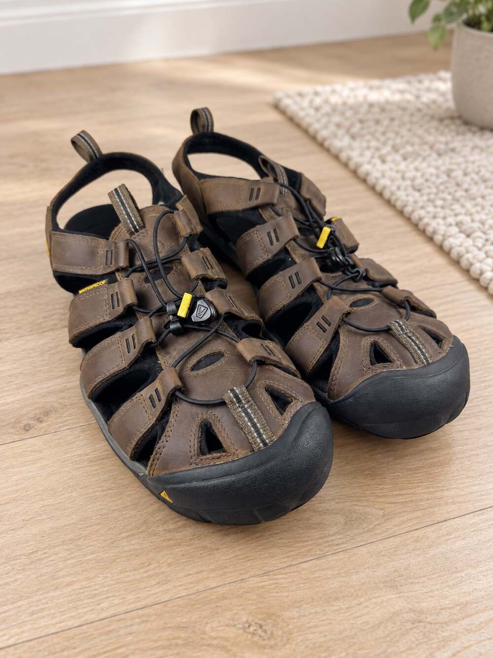 KEEN Clearwater CNX Men’s 15 Brown Leather Closed Toe Hiking Water Sandals